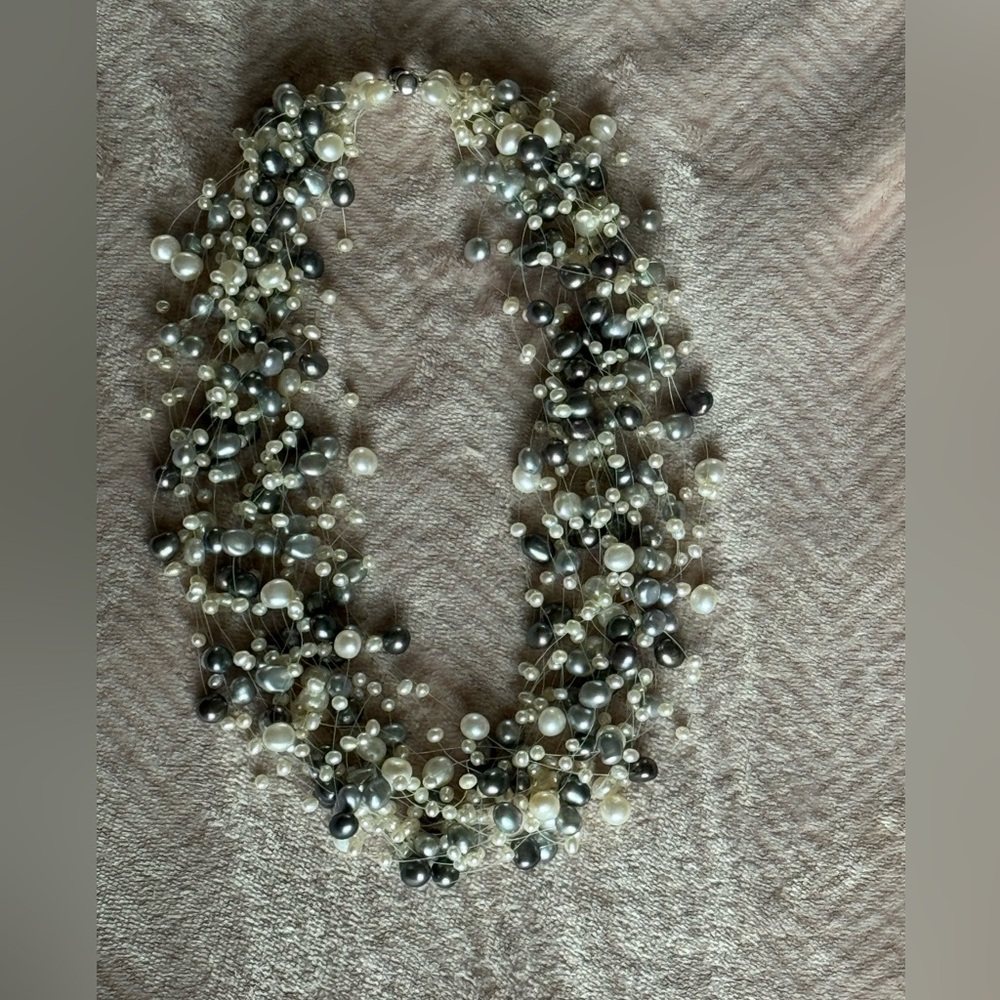 Tiffany &Co Iridesse pearls neckless - Picture 5 of 15